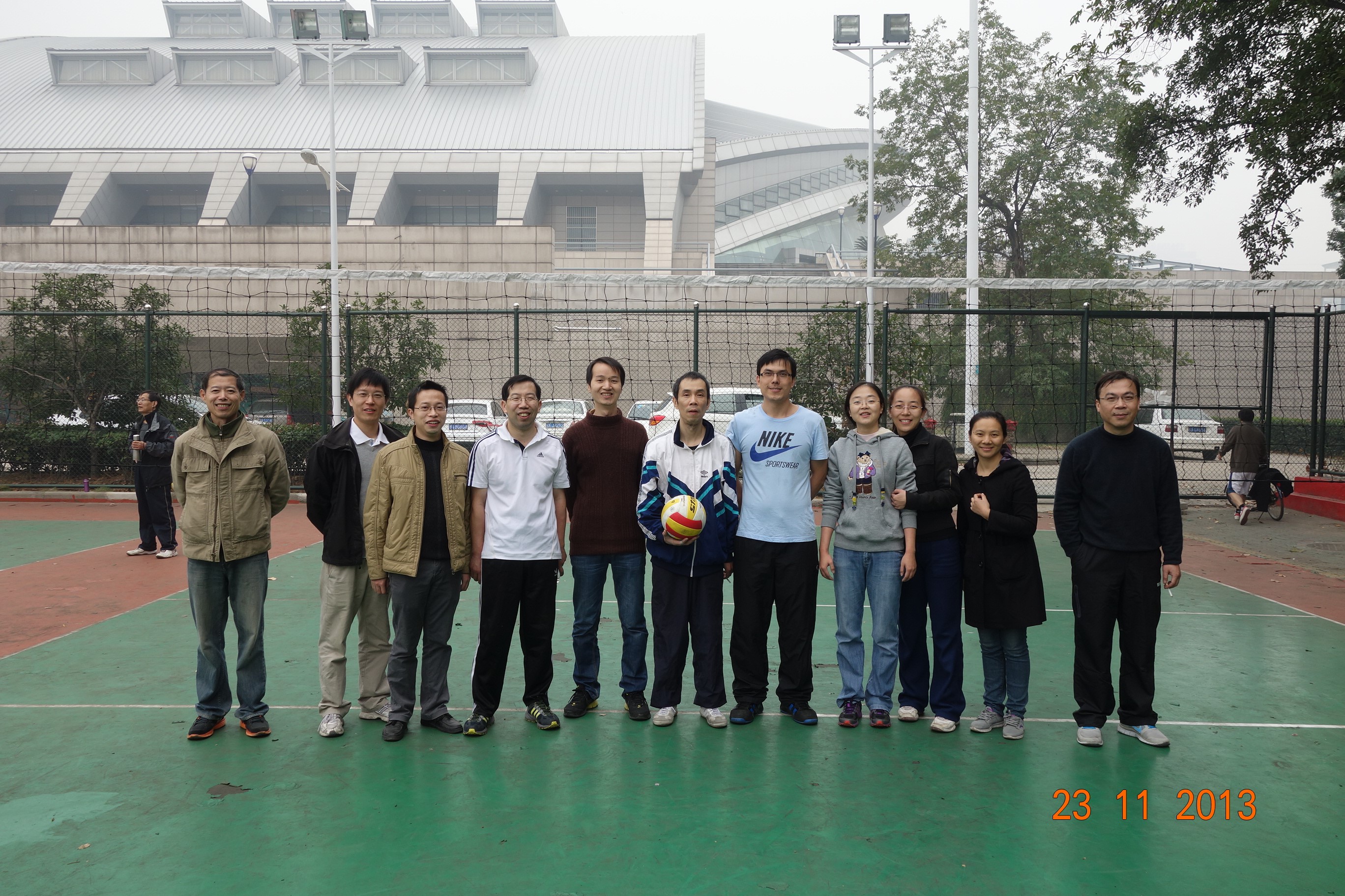 2013数学与统计学院教工排球赛3.jpg 2013数学与统计学院教工排球赛3.jpg