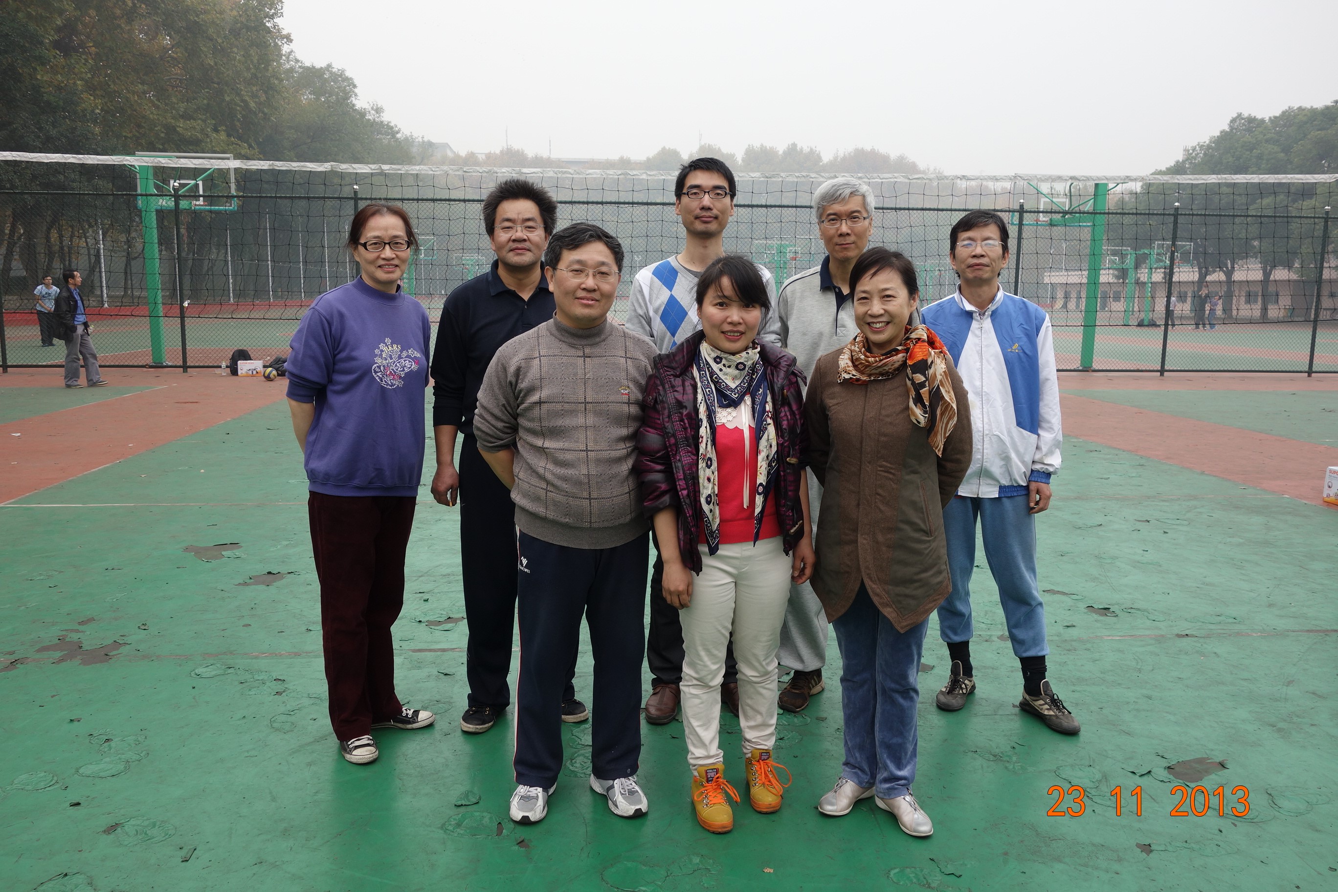 2013数学与统计学院教工排球赛4.jpg 2013数学与统计学院教工排球赛4.jpg