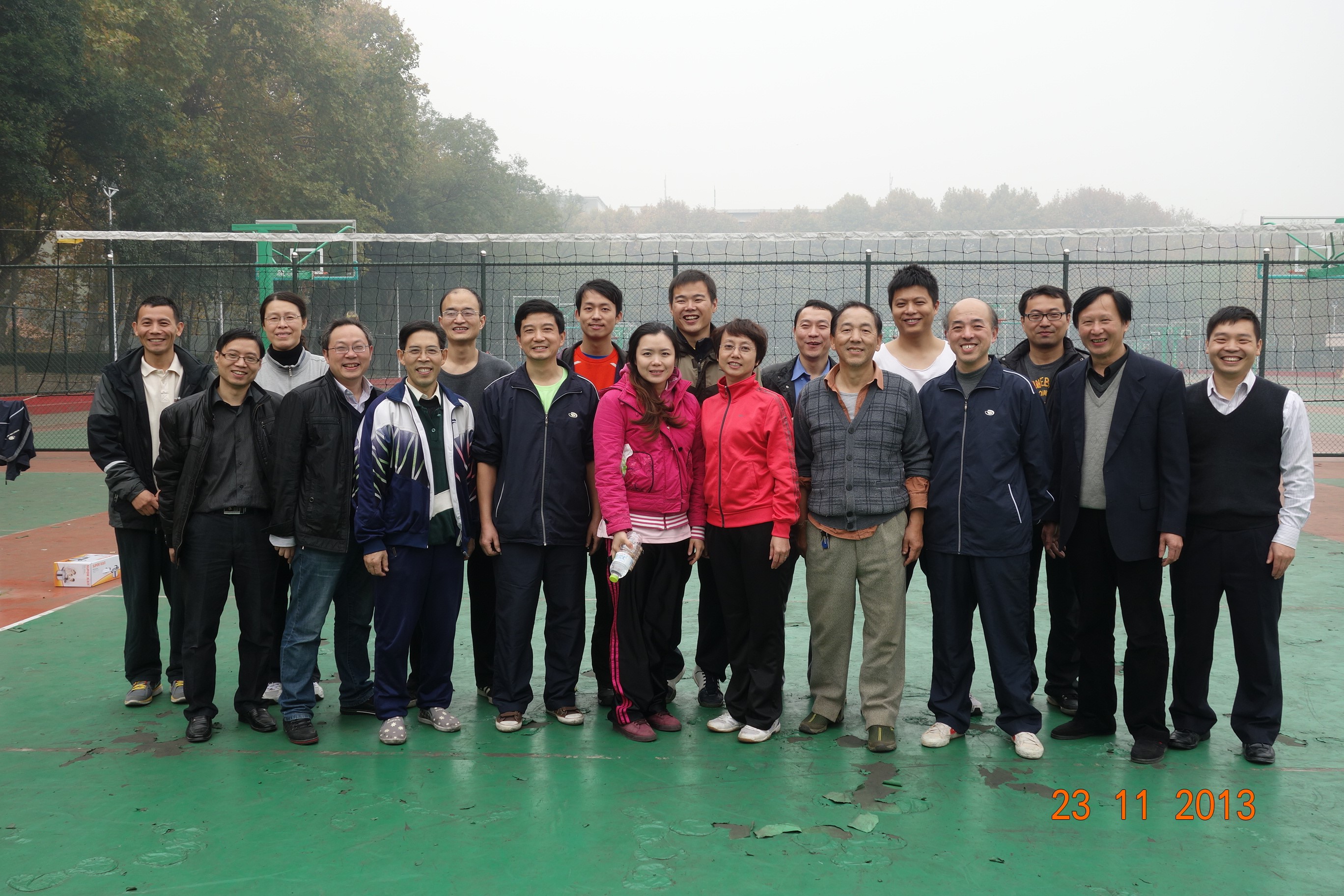 2013数学与统计学院教工排球赛1.jpg 2013数学与统计学院教工排球赛1.jpg